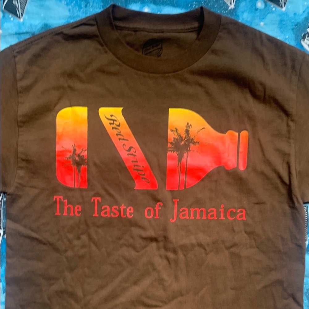 Brown Red Stripe Short Sleeve Tee with Bold Design size Medium